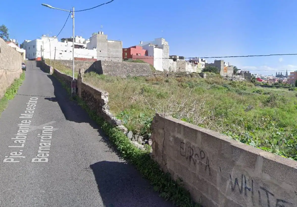 Bus brach durch die Mauer 100 Bus