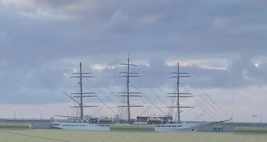 Sea cloud