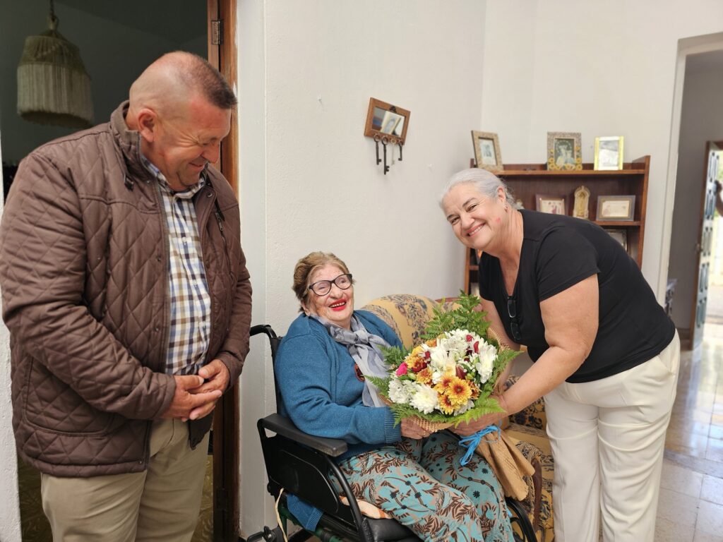 Fuerteventura-Antigua Herzlichen Glückwunsch zum 102. Geburtstag! 92 Herzlichen 1