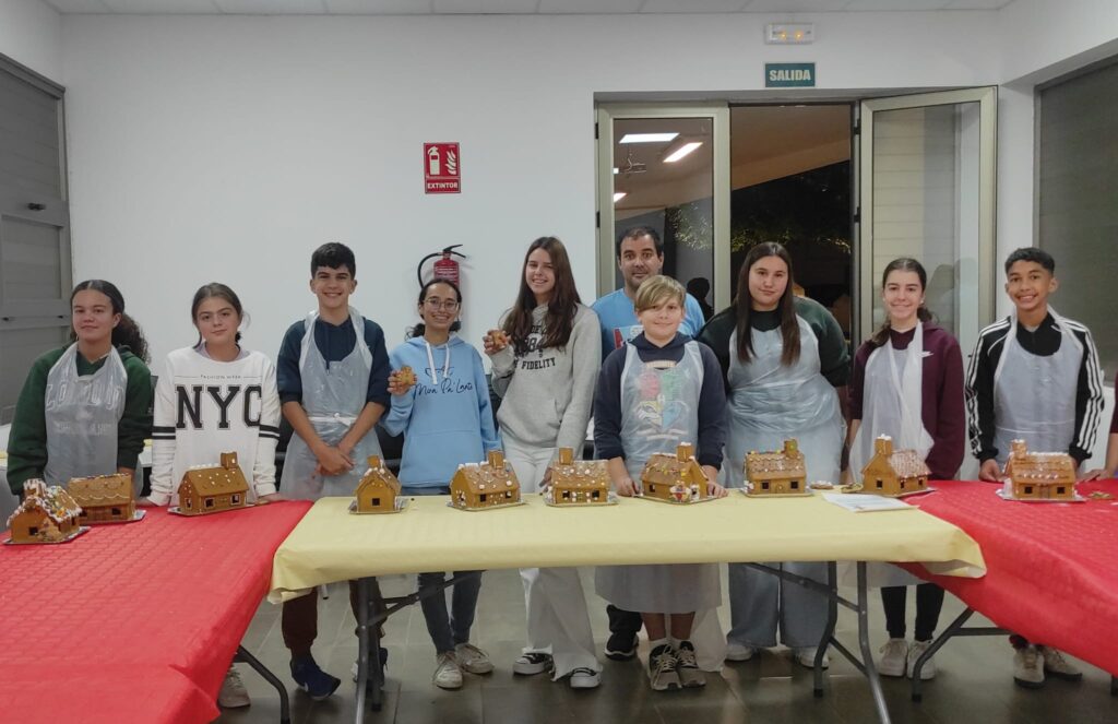 Fuerteventura - Antigua Jugendliche backen Ingwer-Häuschen 100 Jugendliche 1
