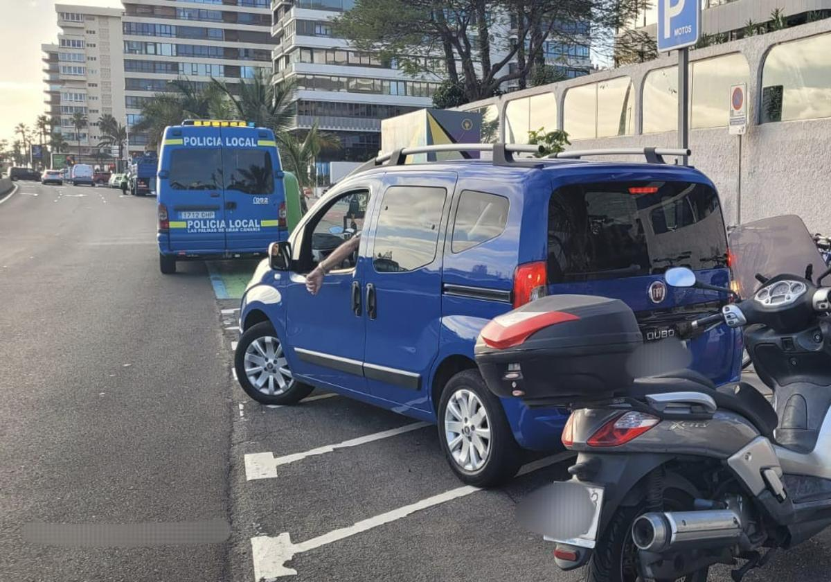 Gran-Canaria-Nord, Las Palmas: Knöllchen fürs Parken auf Motorradparkplatz 1 Knoellchen