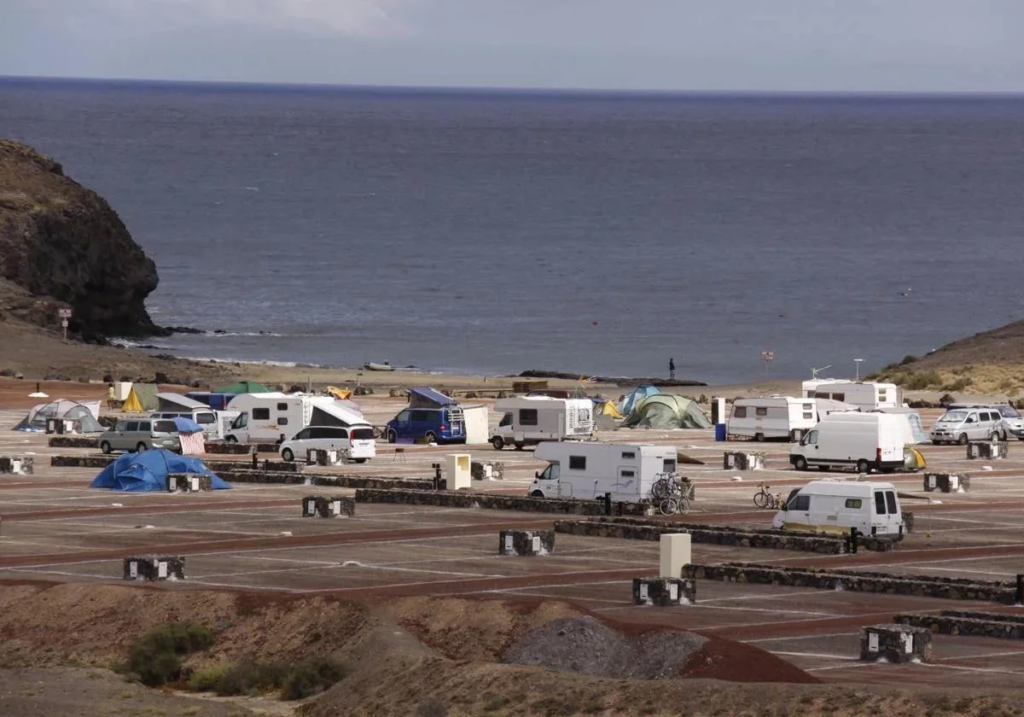 Lanzarote, Arrecife: Campingplatz am Papagayo-Strand öffnet 96 Campingplatz