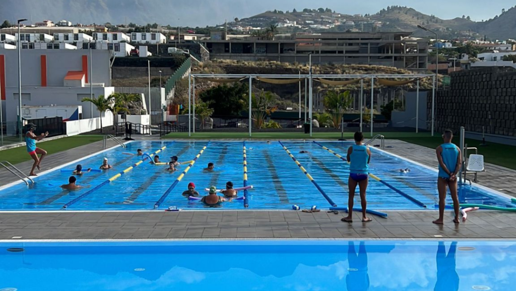 La Palma, Los Llanos de Aridane: Längere Öffnungszeiten fürs Schwimmbad 94 laengere Oeffnungszeiten