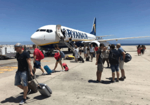 Kanarische Inseln: Ryanair schickt Personal in Kurzarbeit 3 Ryanair 1