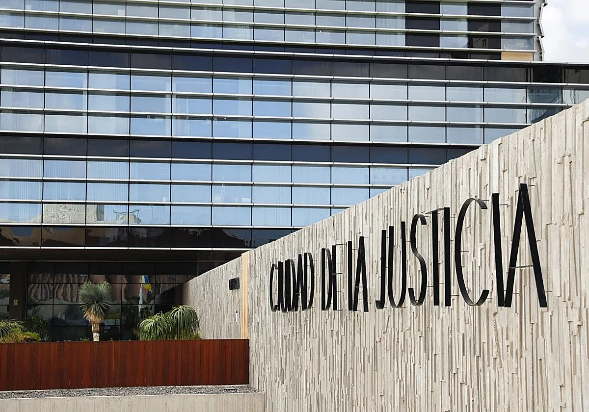 Gran Canaria-Nord, Las Palmas: Stalkerin rief bis zu 140-mal am Tag an 1 Stalkerin