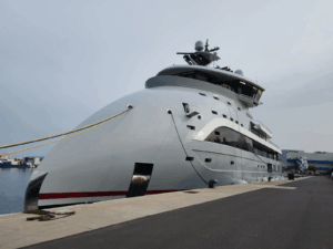 Gran Canaria-Nord, Las Palmas: Millionenschwere Luxusjacht im Hafen von Las Palmas 6 millionenschwere