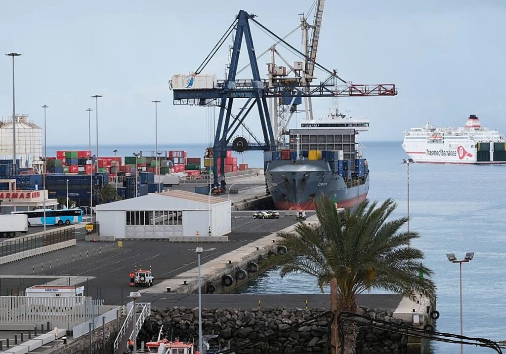 Fuerteventura, Puerto del Rosario: Direkter Anschluss für Schwerverkehr 95 Direkter