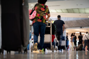 Ermittlungen gegen eine Flughafenmitarbeiterin 71 Ermittlungen