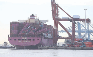 Gran Canaria-Nord, Las Palmas: Hoher Wellengang zwingt Containerschiff in den Hafen 4 Hoher