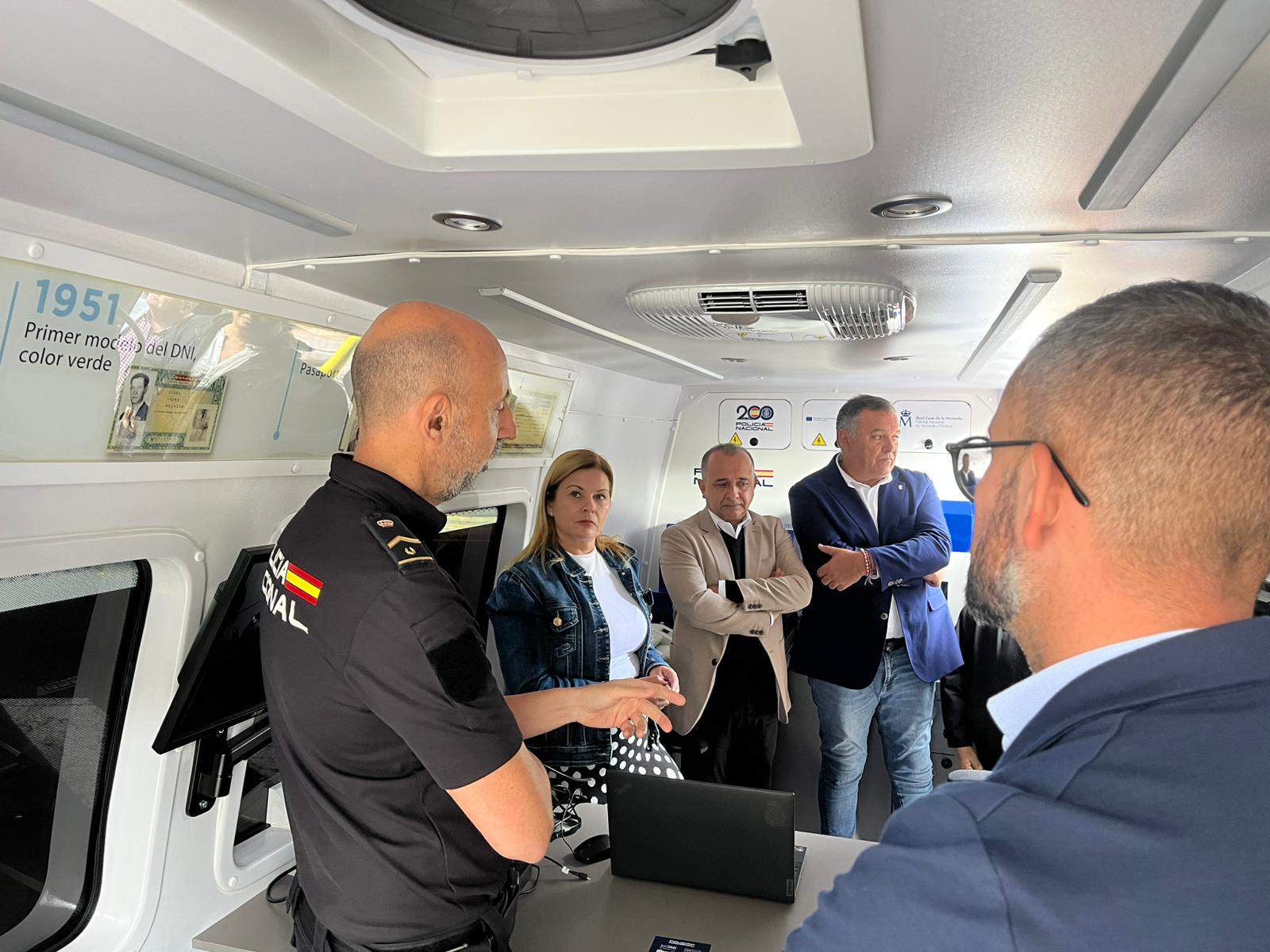 Teneriffa-Nordost, Santa Cruz: Nationalpolizei stellt neuen Ausweis-Bus vor 1 Nationalpolizei