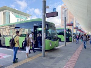 Teneriffa-Nordost, Santa Cruz: Busfahrplan mit Arbeitszeiten abgestimmt 8 Busfahrplan