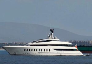 Teneriffa-Nordost, Santa Cruz: Superjacht „Halo“ liegt im Hafen von Santa Cruz 9 Superjacht