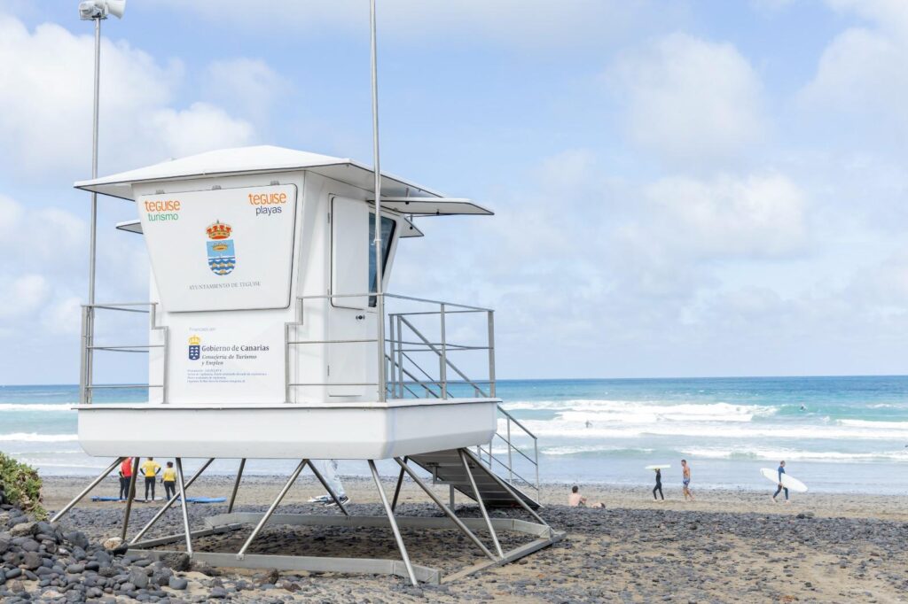 Lanzarote, Teguise: Neue Wachtürme für Rettungsschwimmer 95 Neue