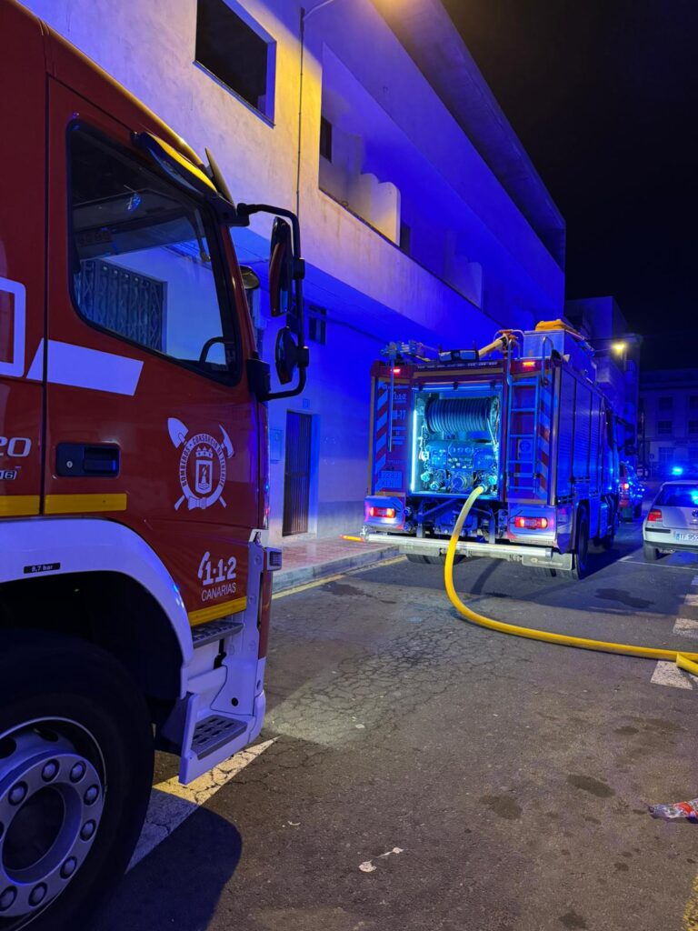 Teneriffa-Süd, Arona: Feuer im Treppenhaus 94 Feuer