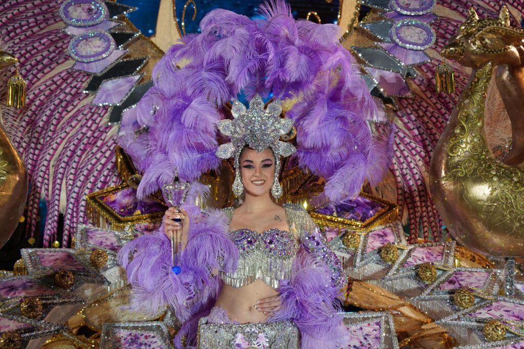 Teneriffa-Süd, Arona: Karnevalskönigin von Los Cristianos gekürt 95 Karnevalskoenigin