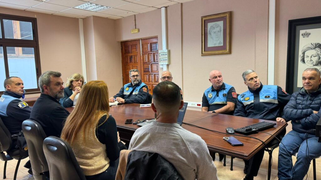 Teneriffa-Nord, Puerto de la Cruz: Lokalpolizei kümmert sich um Katzenkolonien 98 Lokalpolizei