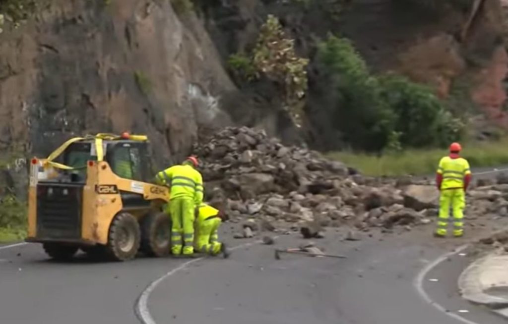 Teneriffa-Nord, Garachico: Steinschlag bei Garachico 97 Steinschlag
