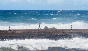 Kanarische Inseln: Neue Vorwarnung – Wellenalarm aktiviert 1 neue Vorwarnung