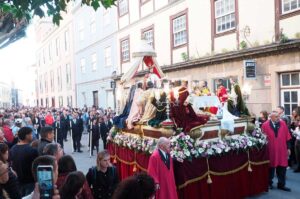 Gruendonnerstags Prozession