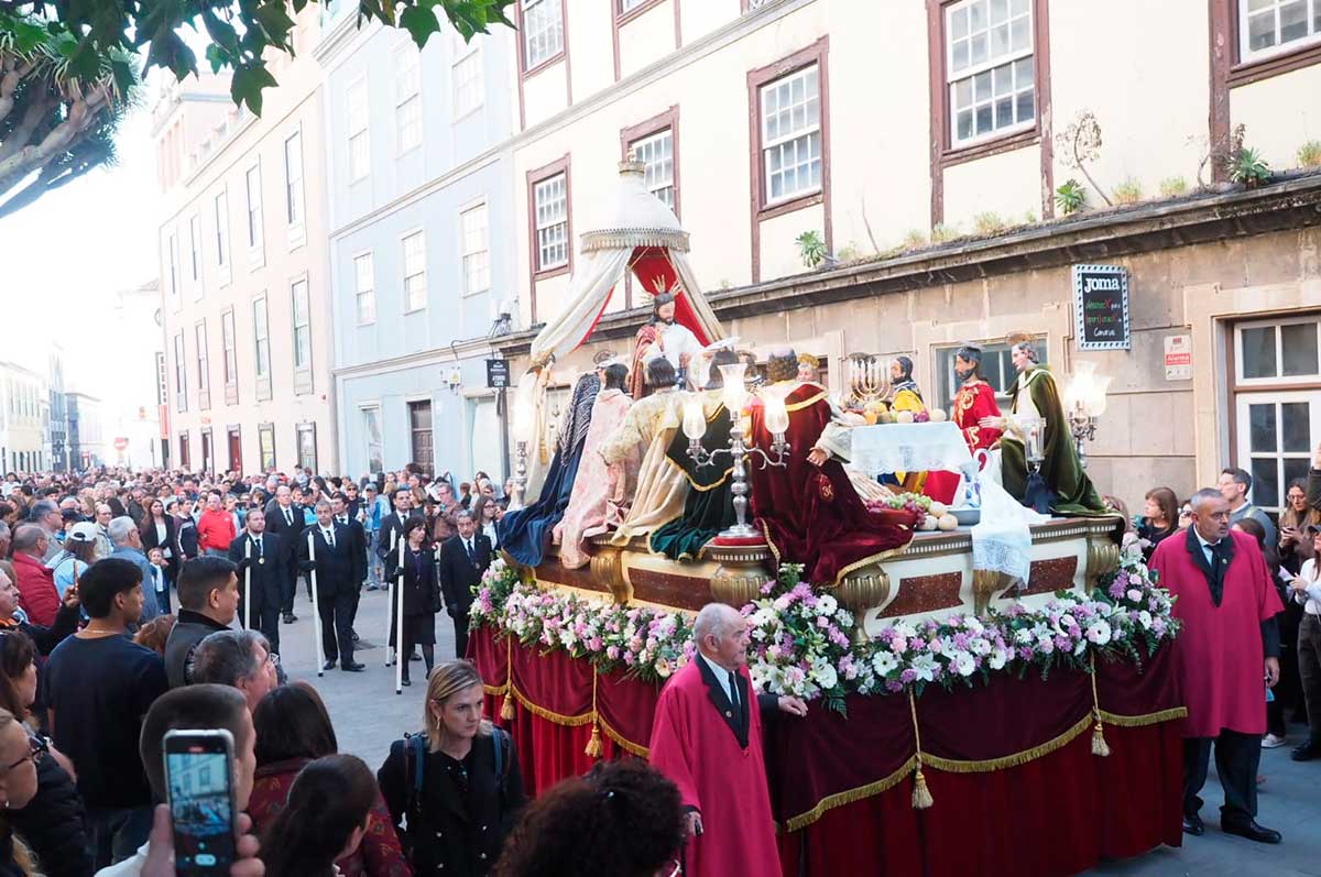 Gruendonnerstags Prozession