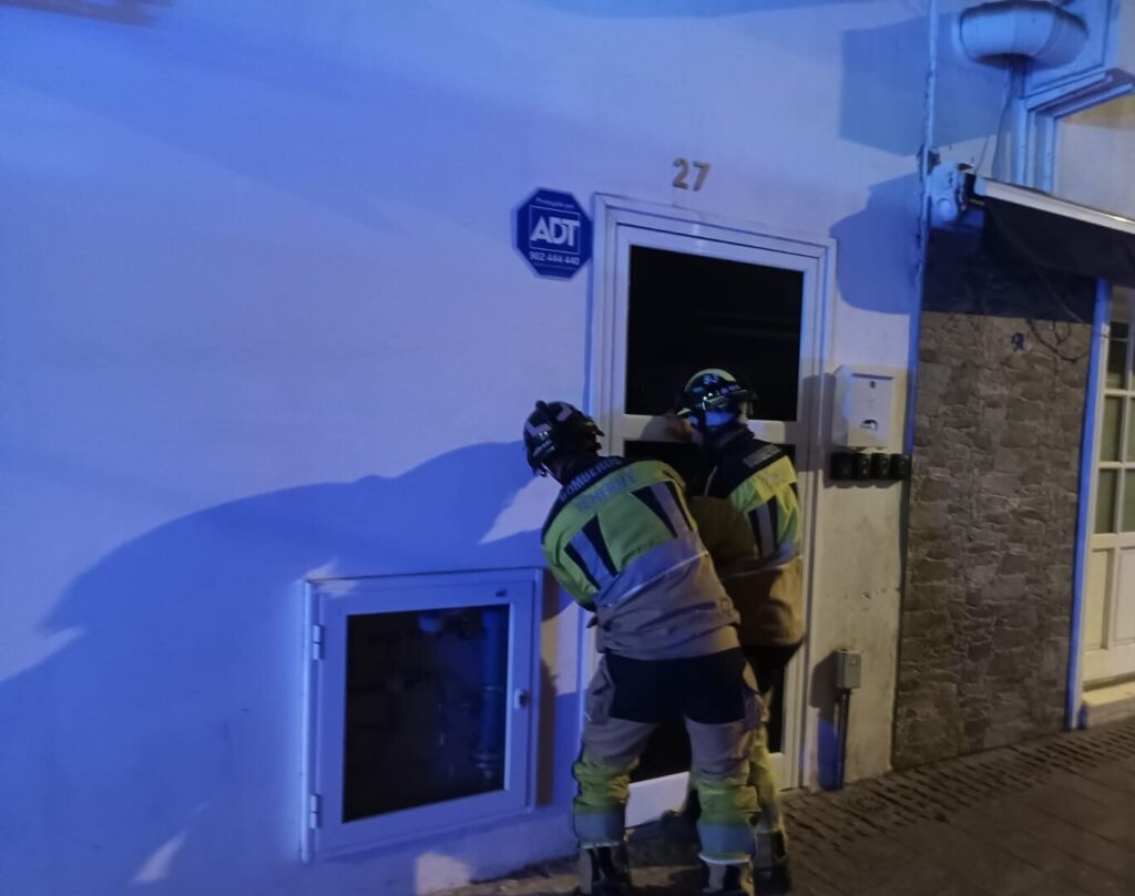 Teneriffa-Süd, Arona: Feuerwehr brach Haustür auf 91 Feuerwehr