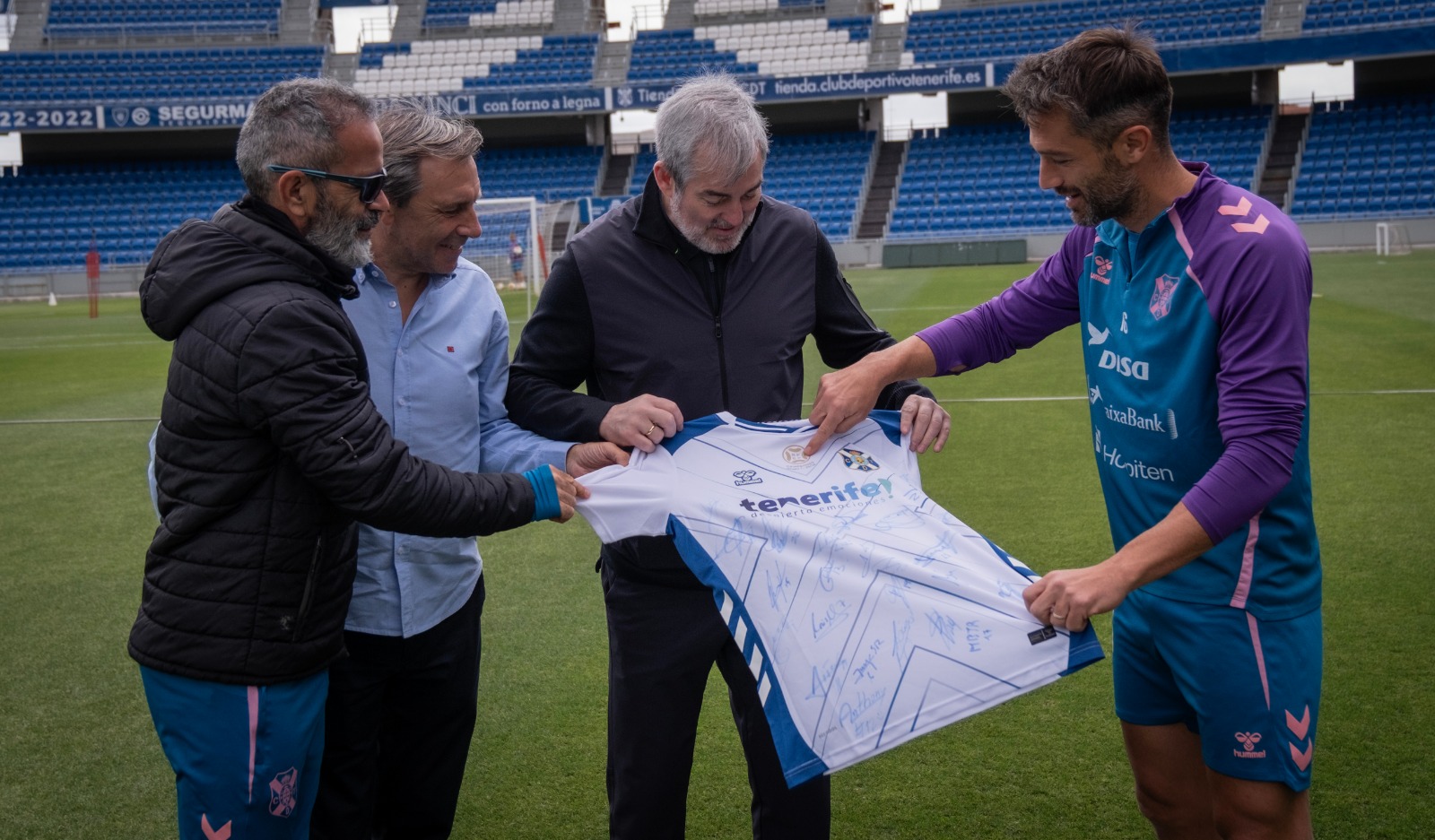 Teneriffa-Nordost, Santa Cruz: Clavijo besuchte den CD Tenerife 1 Kanarenpraesident