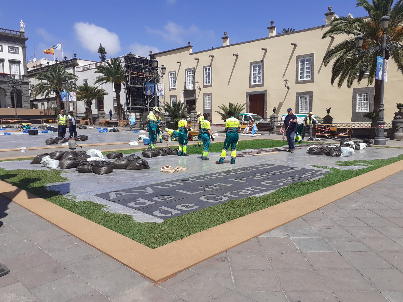 Gran Canaria-Nord, Las Palmas: Blütenteppich für das Corpus Christi Fest 1 Bluetenteppich