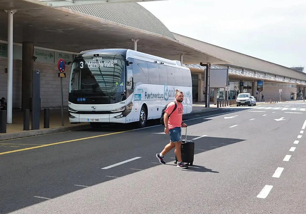 Fuerteventura, Puerto del Rosario: Expressbus zum Flughafen 99 Expressbus