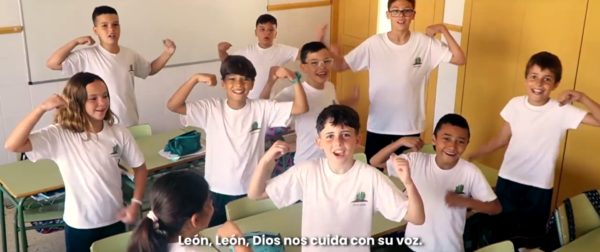 Gran Canaria-Ost, Vecindario: Grundschüler singen für den Papst 4 Grundschueler