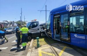 Teneriffa-Nordost, Santa Cruz: Kollision zwischen Straßenbahn und Abschleppwagen 12 Kollision