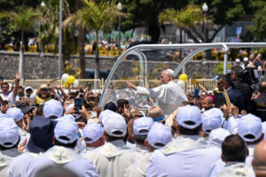 Teneriffa-Nordost, Santa Cruz: Mit Bus und Straßenbahn zum Papst 2 Mit Bus