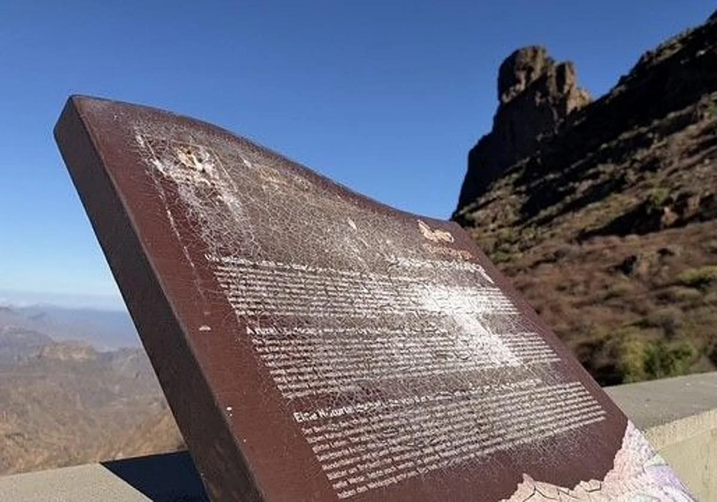 Gran Canaria-Nord, Las Palmas: Sonne lässt Hinweistafeln schmelzen 96 Sonne