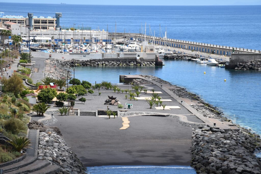 Teneriffa-Ost, El Rosario: Taucher von Motorboot überfahren 93 Taucher