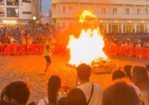 Teneriffa-Süd, Granadilla de Abona: Zwei Johannisfeuer in der Johannisnacht 2 ZWei 4