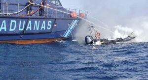 Teneriffa-Nordost, Santa Cruz: Bootsexplosion während der <em>Fiesta del Carmen</em> 10 Bootexplosion