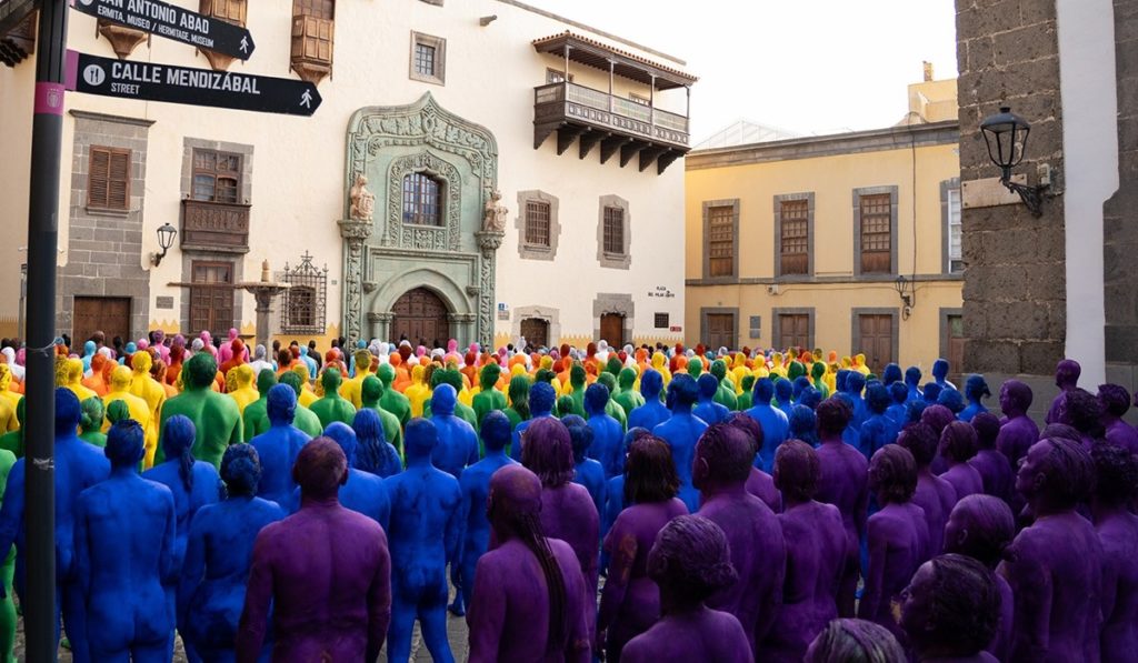 Gran Canaria-Nord, Las Palmas: Menschen in Regenbogenfarben 95 Nackte