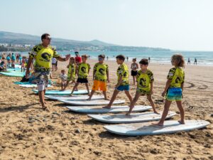 Gran Canaria-Süd, Maspalomas: Surfkurs für Kinder in Playa del Inglés 1 Surfkurs