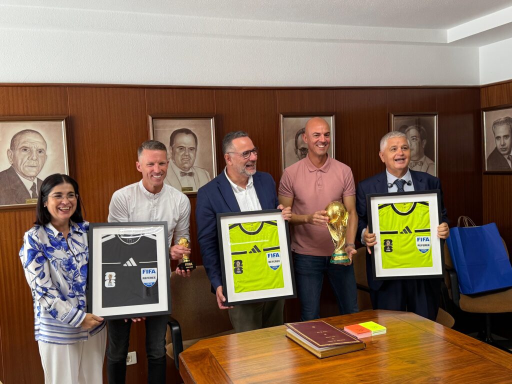 Gran Canaria-Nord, Las Palmas: WM-Schiedsrichter im Rathaus empfangen 94 WM Schiedsrichter