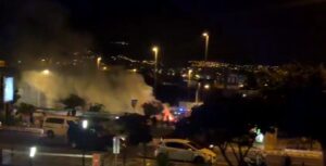 Gran Canaria-Nordost, Las Palmas: Brand von zwei Fahrzeugen gleichzeitig an unterschiedlichen Stellen 5 Autos brennen