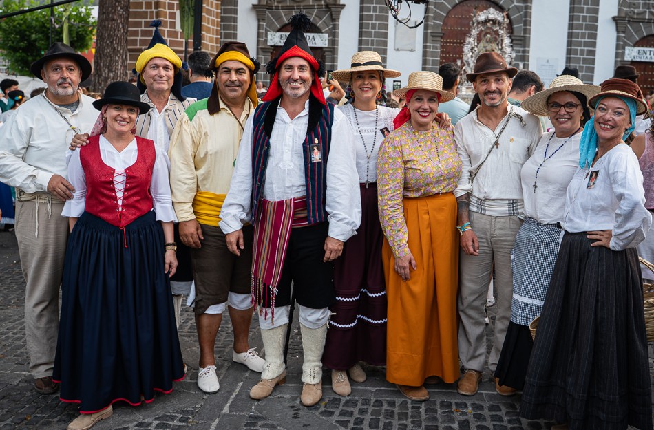 Besucher romeria pino san bartolome