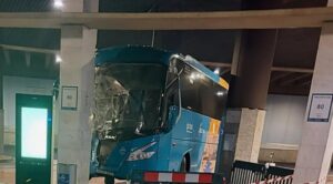 Gran Canaria-Nordost, Las Palmas: Busunfall 1 Bus empotrado