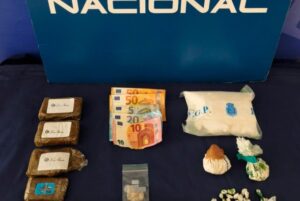 Teneriffa-Süd, Arona: Drogenverkauf am Schwimmbad 11 Drogen