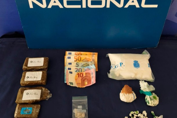 Teneriffa-Süd, Arona: Drogenverkauf am Schwimmbad 1 Drogen