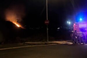 Teneriffa-Nordost, La Laguna: Feuer in Guajara 9 Feuer 1