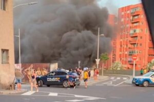 Teneriffa-Nordost, Santa Cruz: Dichte Rauchwolke 19 Feuer