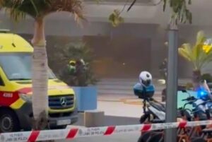 Teneriffa-Süd, Adeje: Brand in Hotelgarage 13 Feuer Hotel