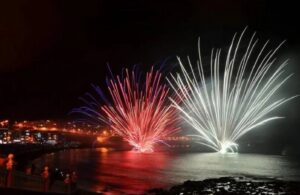 Gran Canaria-Ost, Telde: Riesenfeuerwerk 10 Feuerwerk Melenara