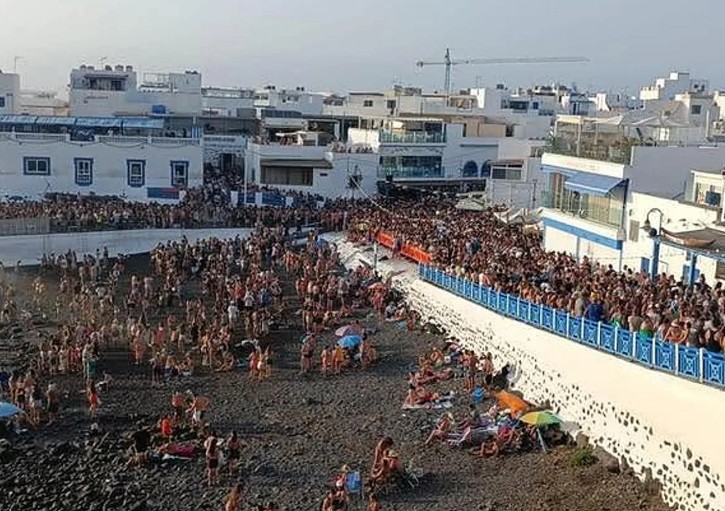 Fuerteventura, La Oliva: Spezialbusse zu den „Fiestas“ in El Cotillo 1 Fiesta El Cotillo