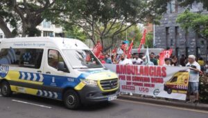 Kanarische Inseln: Gewerkschaft klagt schlechte Arbeitsbedingungen der Rettungssanitäter an 2 Krankenwagen Protest