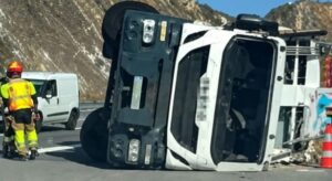 Teneriffa-Südwest, Guía de Isora: Umgekippter Lkw sorgt für Verkehrschaos 20 Laster TF 1